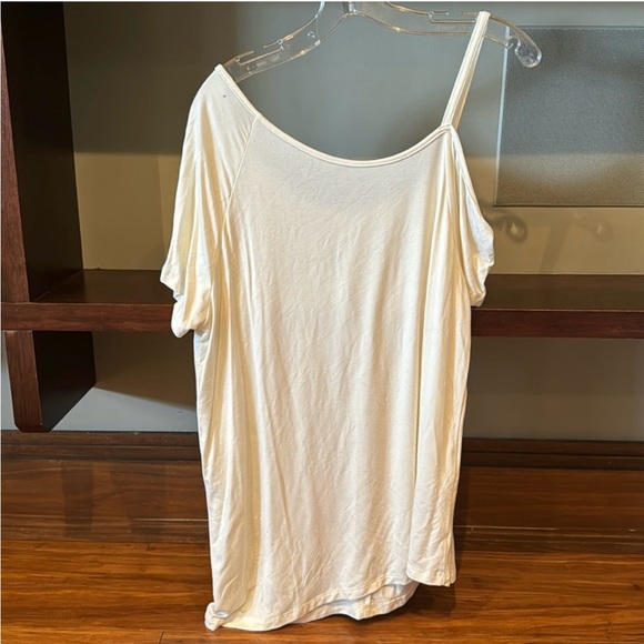 bundle of going out tops!! - Picture 5 of 9